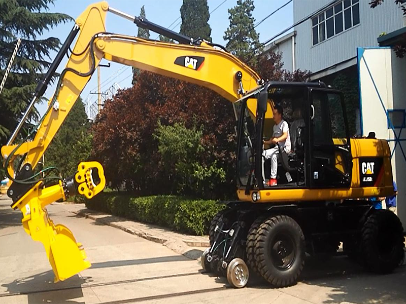 徐工挖掘機(jī)公鐵兩用換枕木機(jī)